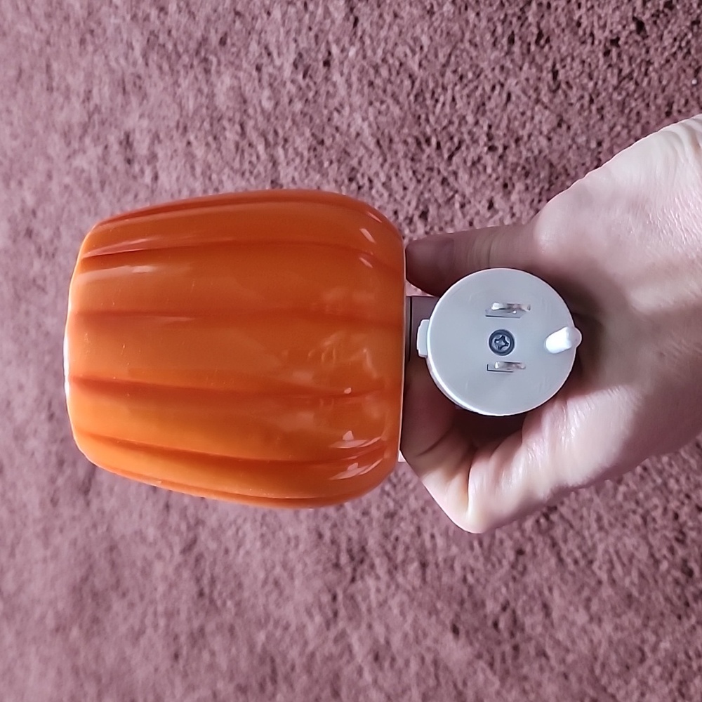 Scentsy Pumpkin Mini Warmer-NWOT - Picture 3 of 8